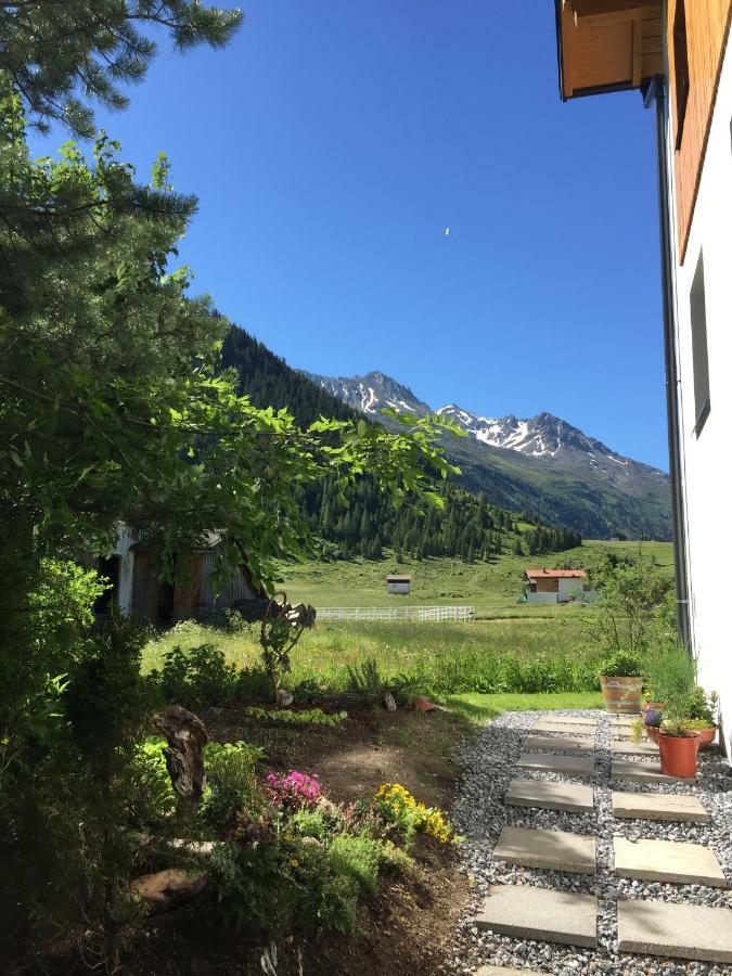 Nonas B&B Galtur Bagian luar foto